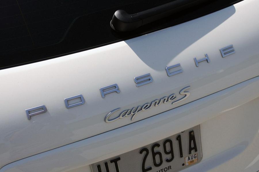 Porsche Cayenne 2011 года  (фото 56 из 107)
